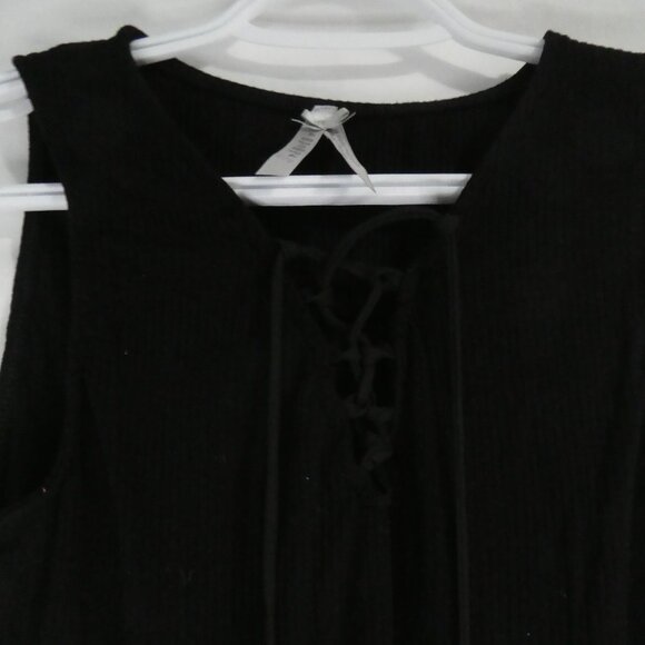 JO & CO | small | Ribbed Sleeveless Top | V-Neck | Lace-Up Front - Picture 4 of 12
